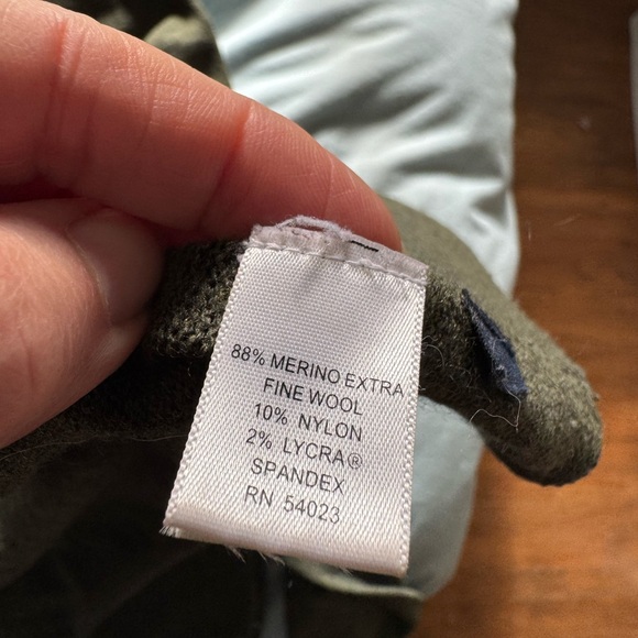 Banana Republic Merino Wool Sweater - Picture 4 of 4